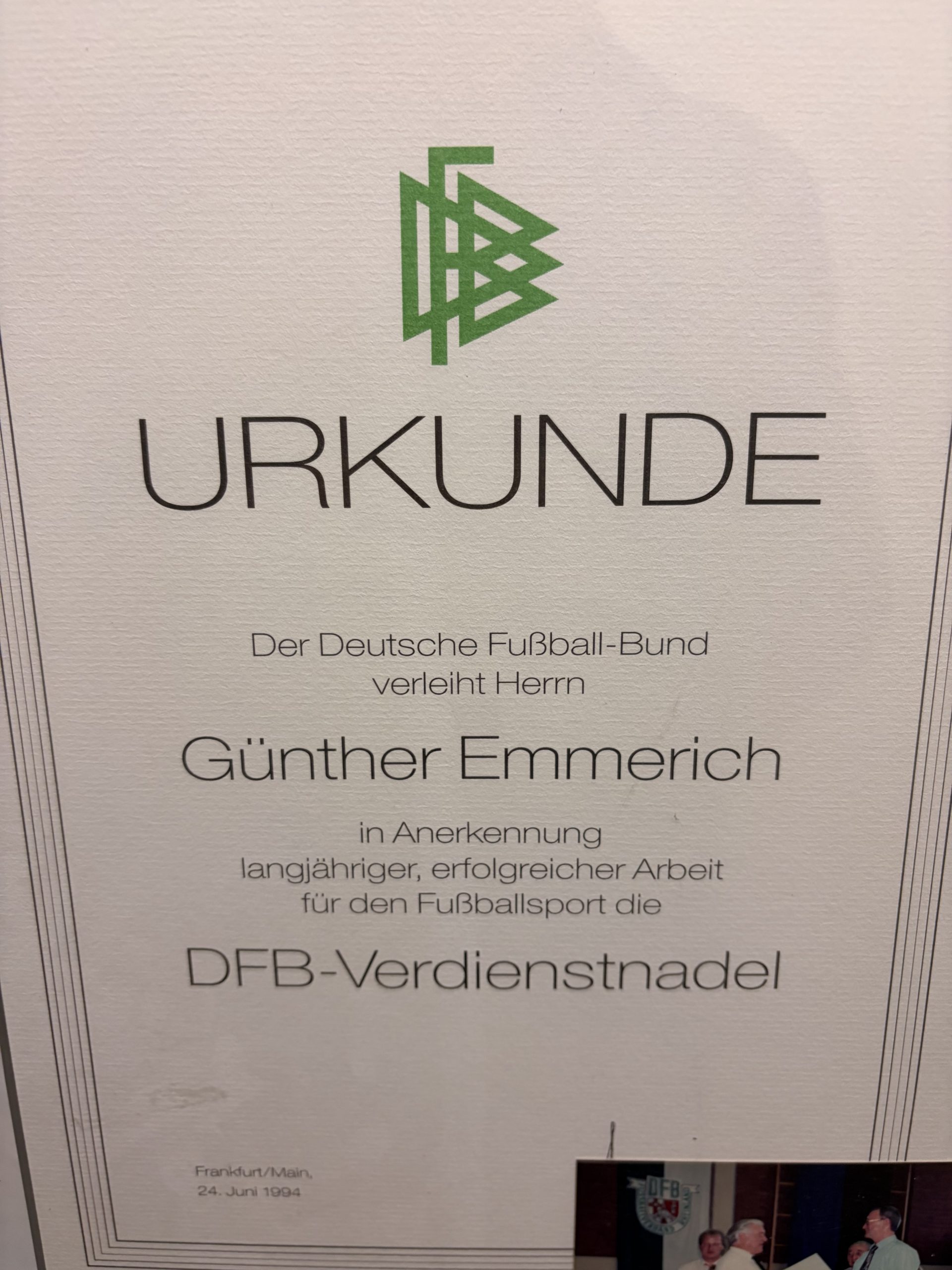 1994 · DFB-Verdienstnadel für Günter Emmrich