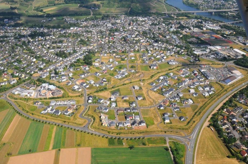 Archivaufnahme des Ermesgrabens aus dem Bildbestand der Mosella. Archivluftbild des Ermesgrabens zwischen Schweich und Issel
