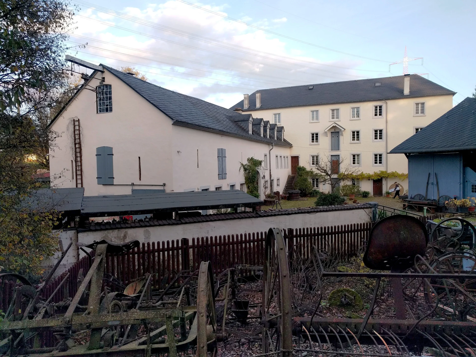 Die Molitorsmühle am Föhrenbach liegt an der Strecke des Erlebnispfads. Molitorsmühle am Föhrenbach, eine Station am Erlebnispfad Lebendiger Föhrenbach