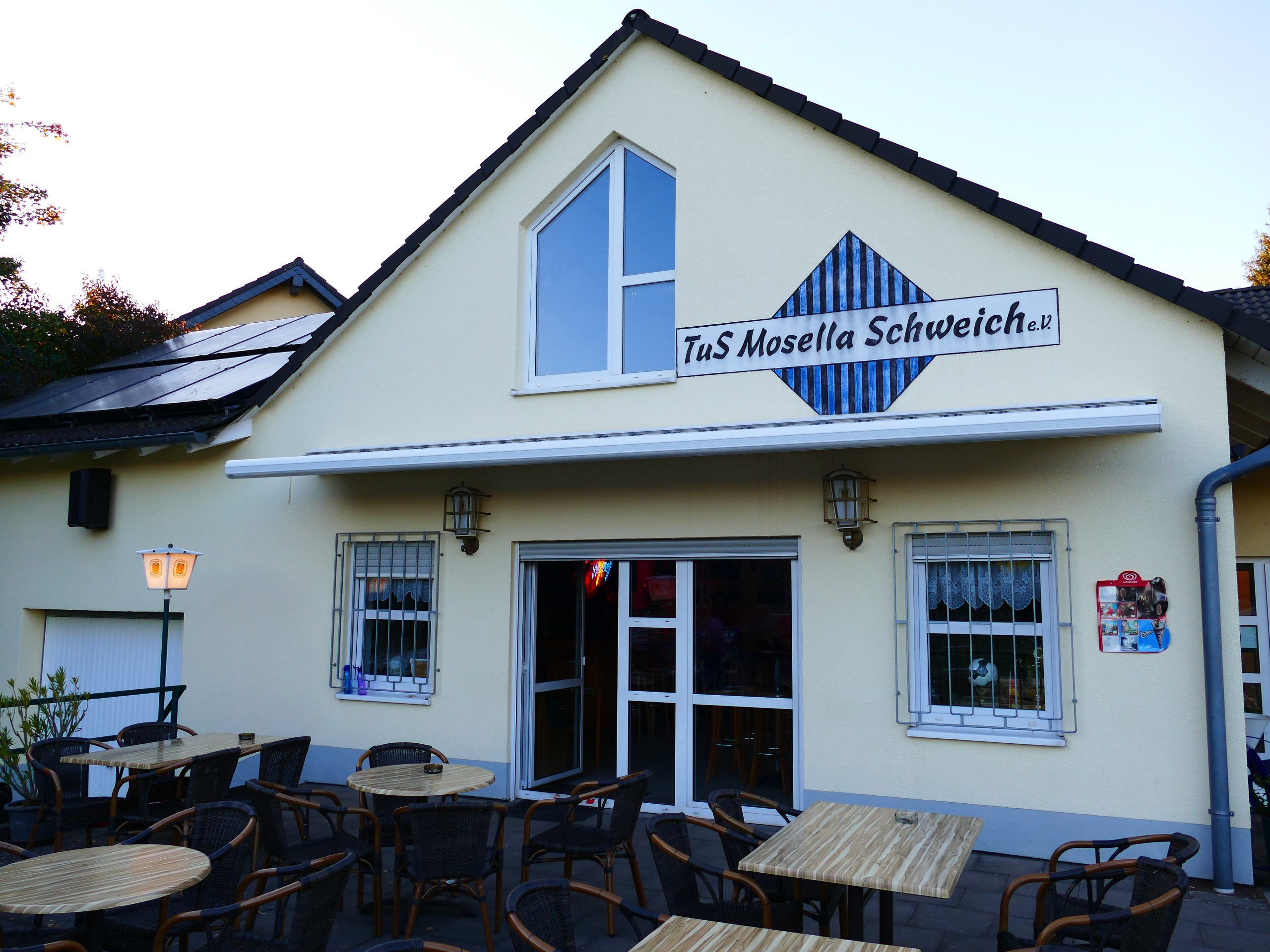 Außenansicht des Mosella Stübchens am Sportplatz am Winzerkeller
